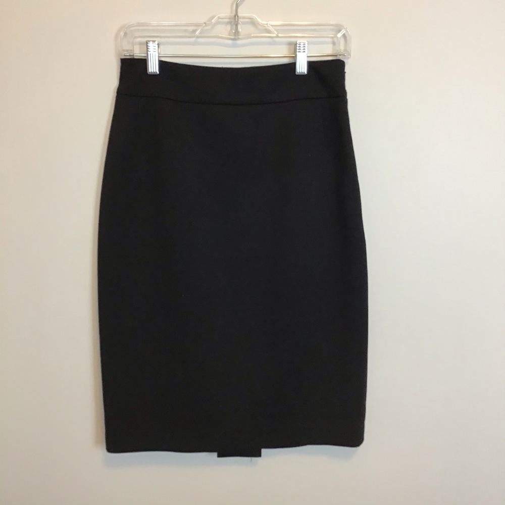Tahari, Sz 8, Black Pencil skirt. Fully lined.